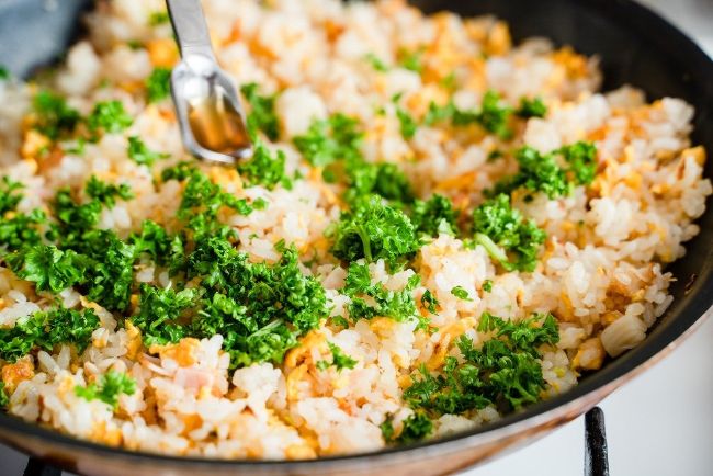 家で作るチャーハンを 冷蔵庫にあるもんで 上海のホテルの味に 冷蔵庫にあるもんで And Recipe 幻冬舎plus 家で作るチャーハンを 冷蔵庫にあるもんで 上海のホテルの味に 冷蔵庫にあるもんで And Recipe 幻冬舎plus