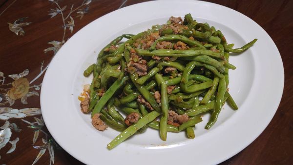 食感を活かす油が決め手の 乾煸四季豆 で 旬のいんげんを食す 台湾ごはん 何食べる 旅ができる その日のために 竹中式子 幻冬舎plus 食感を活かす油が決め手の 乾煸四季豆 で 旬のいんげんを食す 台湾ごはん 何食べる 旅ができる その日のために 竹中式子 幻冬舎plus