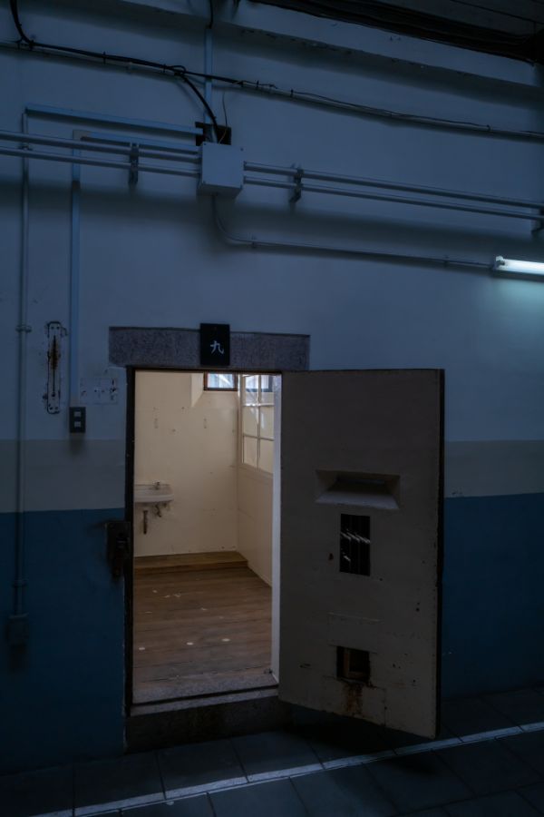 旧奈良監獄の扉。一つの鍵ですべての房の扉を開けることができる